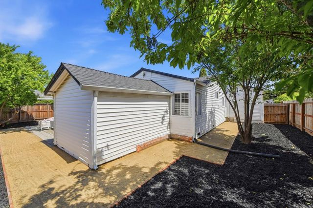 2383 Menalto Avenue, East Palo Alto, CA 94303