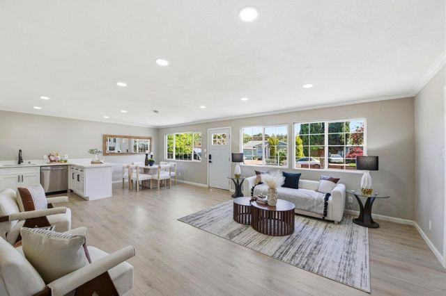 2383 Menalto Avenue, East Palo Alto, CA 94303