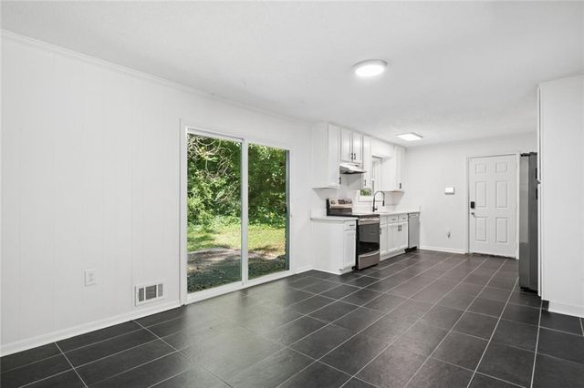 5726 Southwick Court SW, Atlanta, GA 30349
