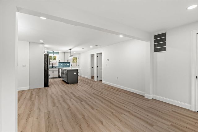 12 Exeter St, Danvers, MA 01923