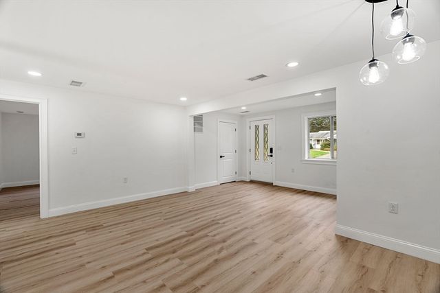 12 Exeter St, Danvers, MA 01923