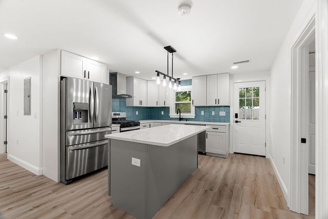 12 Exeter St, Danvers, MA 01923