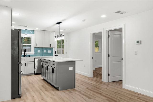 12 Exeter St, Danvers, MA 01923