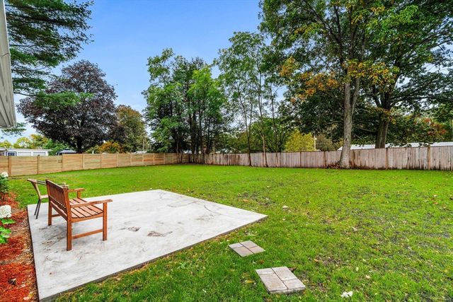 12 Exeter St, Danvers, MA 01923