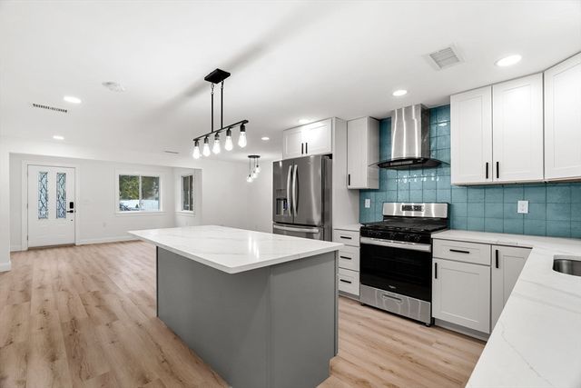 12 Exeter St, Danvers, MA 01923