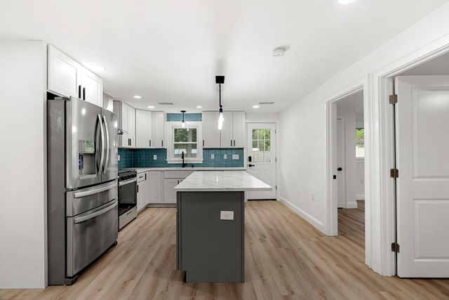 12 Exeter St, Danvers, MA 01923