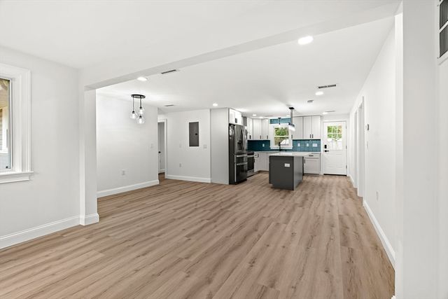 12 Exeter St, Danvers, MA 01923