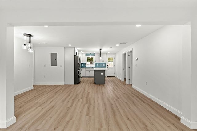 12 Exeter St, Danvers, MA 01923