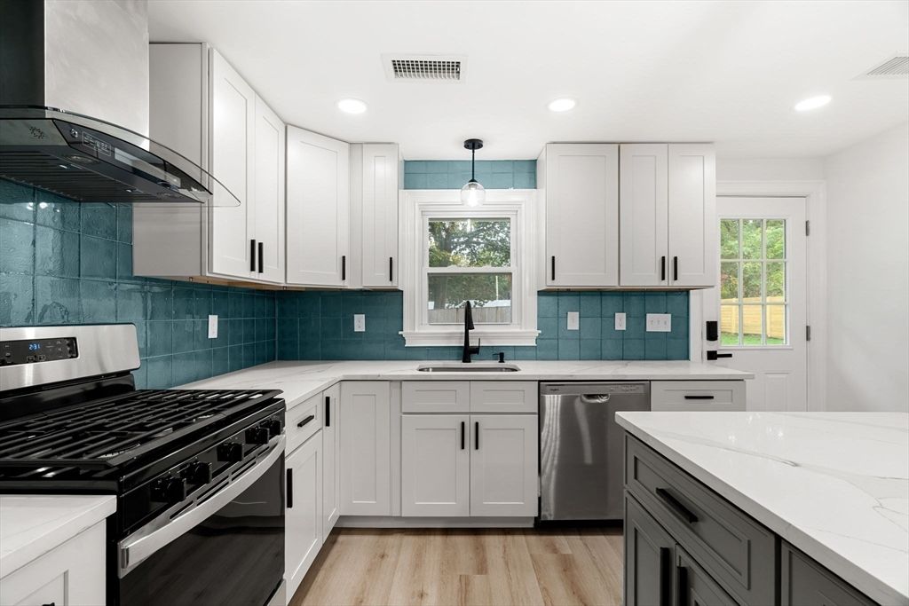 12 Exeter St, Danvers, MA 01923