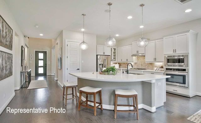 821 Alderwood Drive, Red Oak, TX 75154