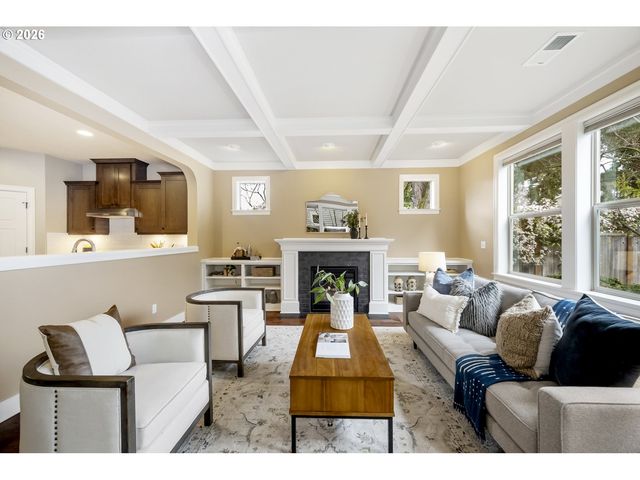 5566 Se INSLEY St, Portland, OR 97206