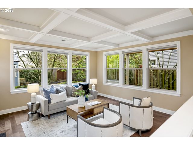 5566 Se INSLEY St, Portland, OR 97206