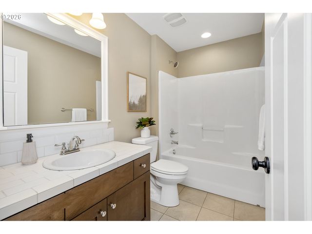 5566 Se INSLEY St, Portland, OR 97206