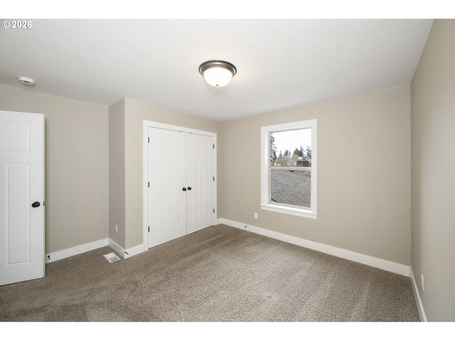 5566 Se INSLEY St, Portland, OR 97206