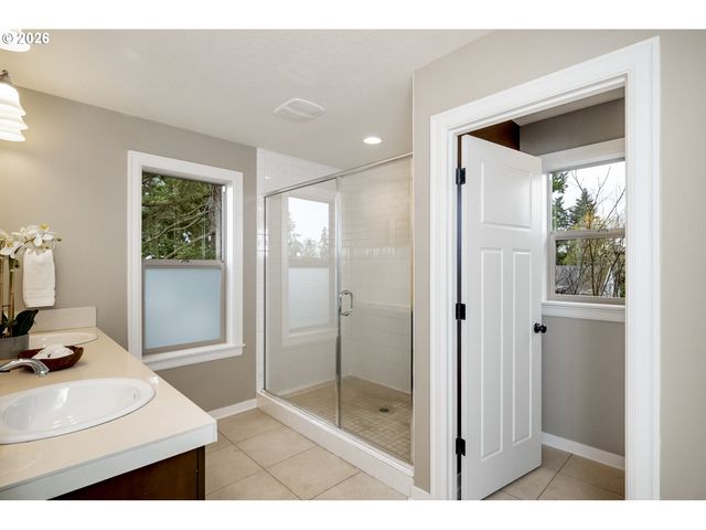 5566 Se INSLEY St, Portland, OR 97206