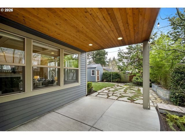 5566 Se INSLEY St, Portland, OR 97206