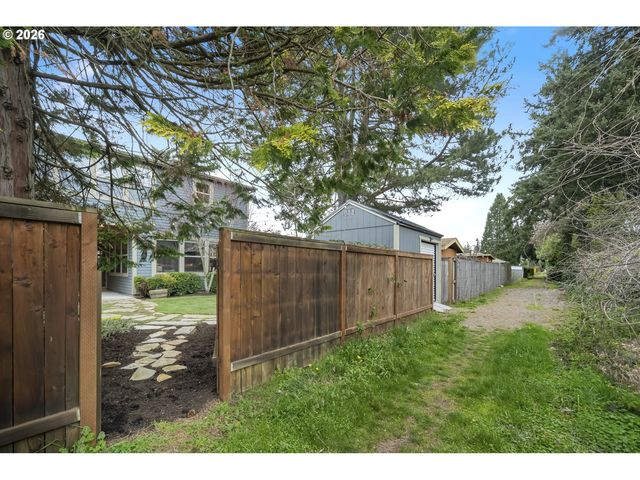 5566 Se INSLEY St, Portland, OR 97206