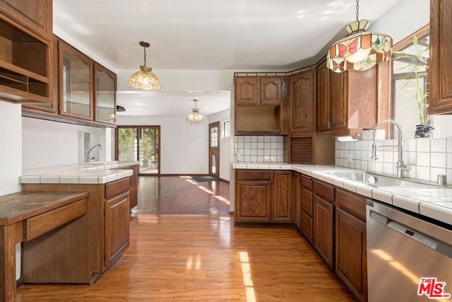 428 S Gretna Green Way, Los Angeles, CA 90049