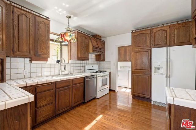 428 S Gretna Green Way, Los Angeles, CA 90049