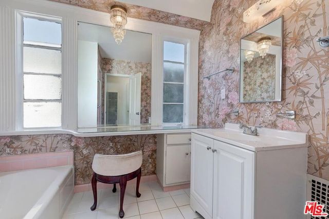 428 S Gretna Green Way, Los Angeles, CA 90049