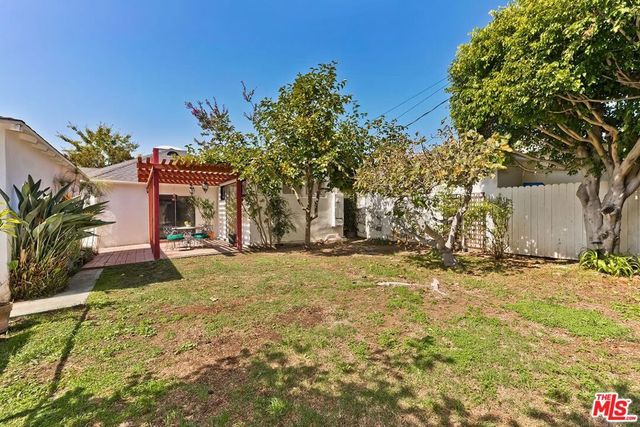 428 S Gretna Green Way, Los Angeles, CA 90049