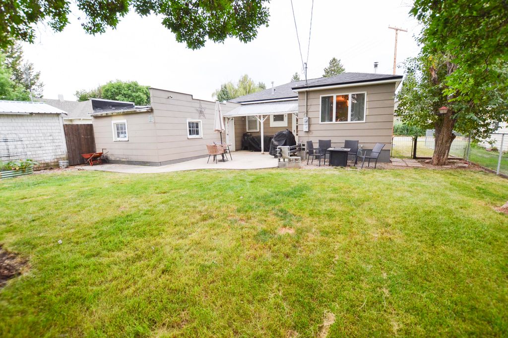 606 E Washington ST, Lewistown, MT 59457 photo 2