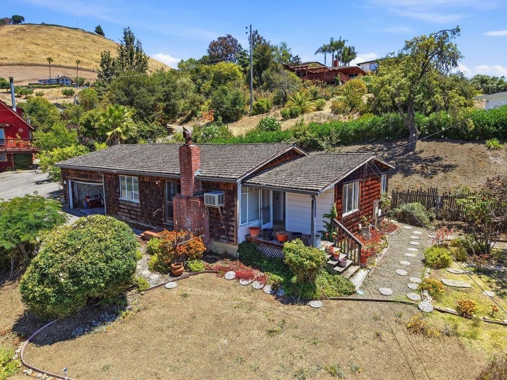 Image 2 of property listing at 15780 Rica Vista Way, San Jose, CA 95127