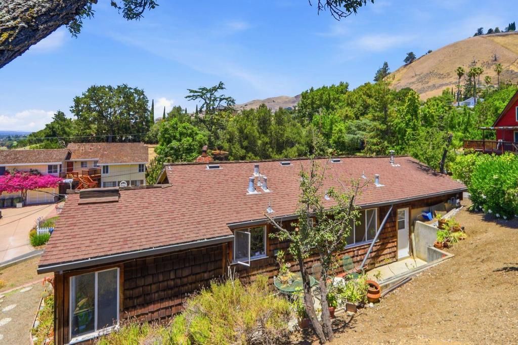 Image 36 of property listing at 15780 Rica Vista Way, San Jose, CA 95127