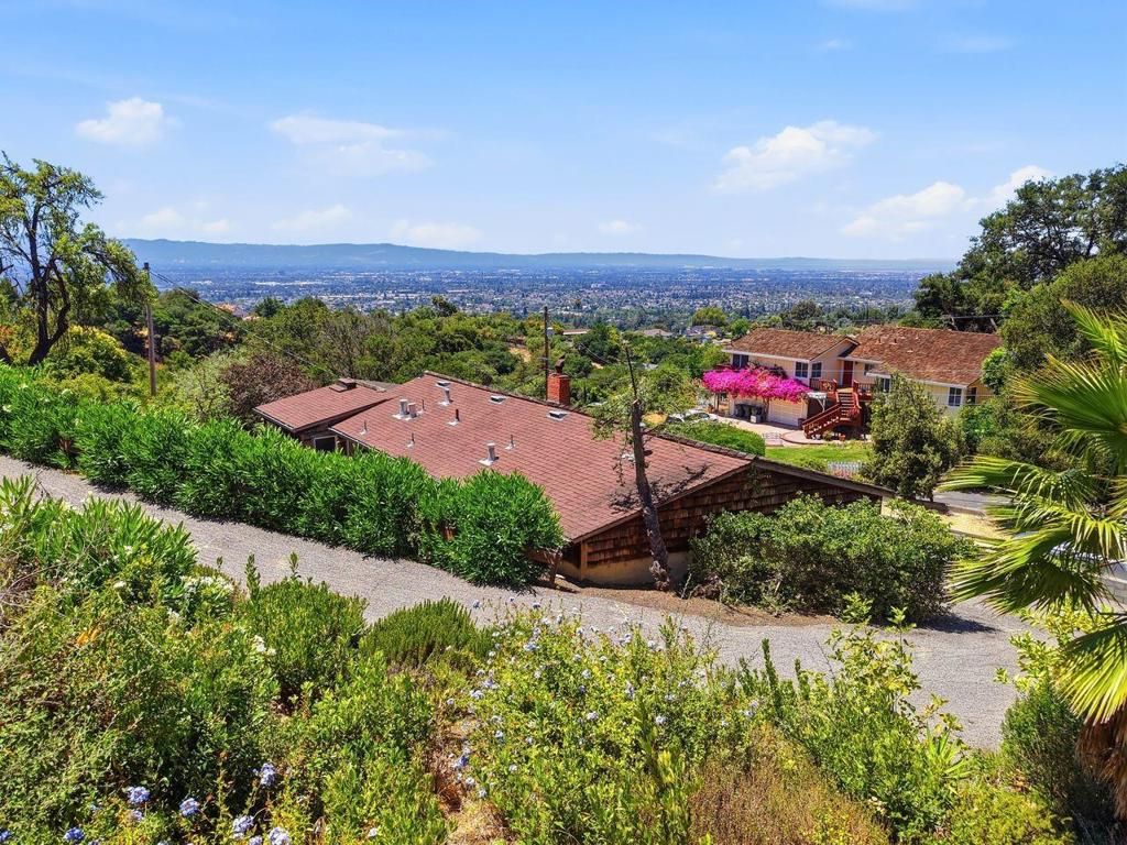 Image 5 of property listing at 15780 Rica Vista Way, San Jose, CA 95127