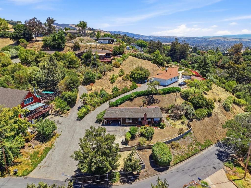 Image 7 of property listing at 15780 Rica Vista Way, San Jose, CA 95127
