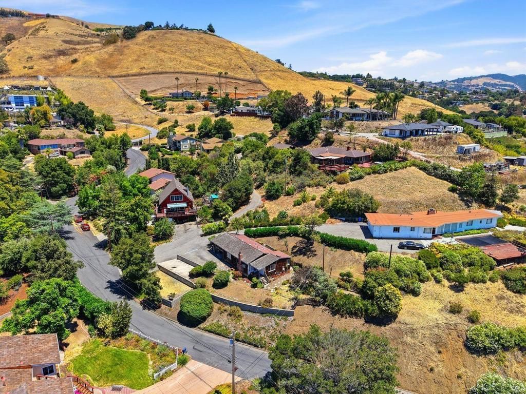 Image 8 of property listing at 15780 Rica Vista Way, San Jose, CA 95127