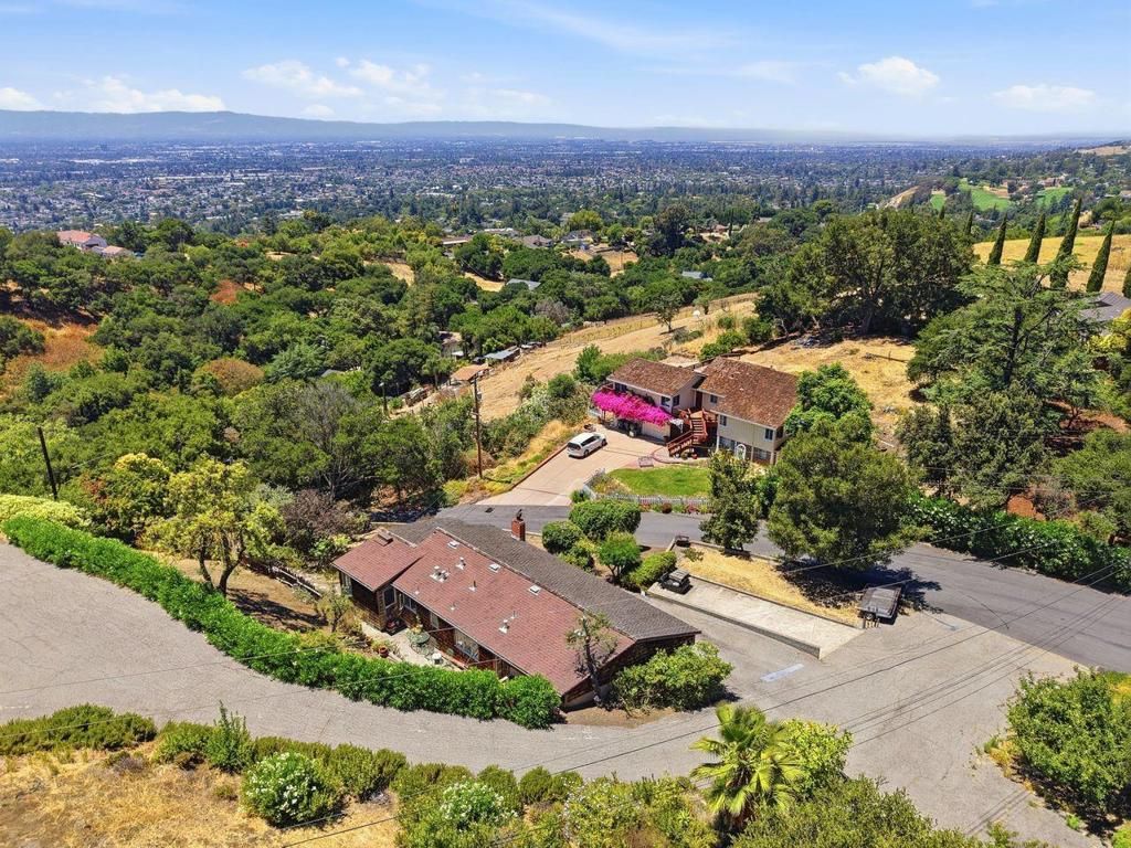 Image 9 of property listing at 15780 Rica Vista Way, San Jose, CA 95127