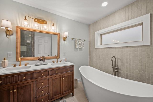 N69W27089 Hickory Chasm DRIVE, Lisbon, WI 53089