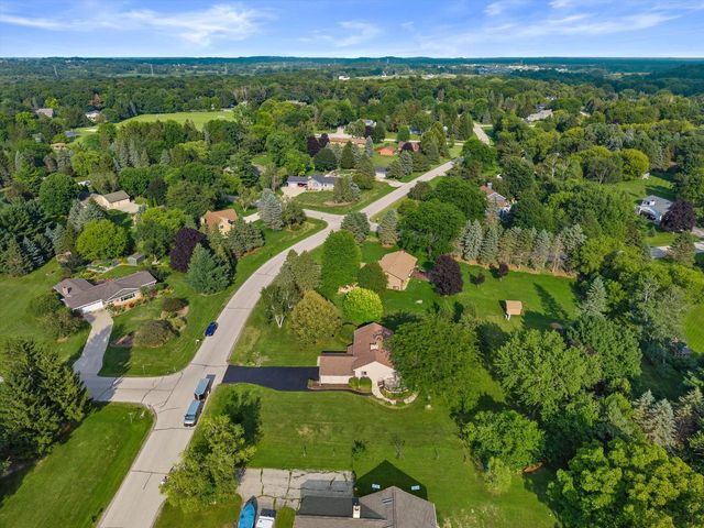 N69W27089 Hickory Chasm DRIVE, Lisbon, WI 53089
