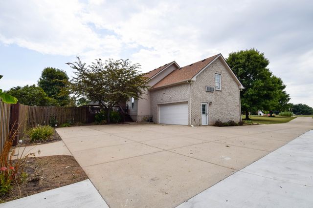 1003 Roland Ct, Cottontown, TN 37048