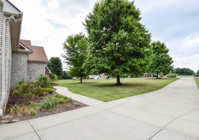 1003 Roland Ct, Cottontown, TN 37048