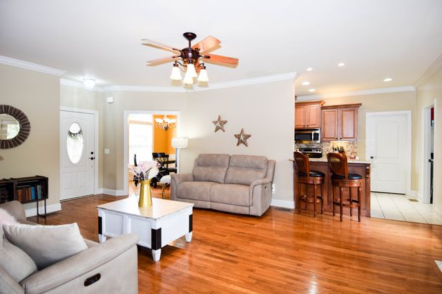 1003 Roland Ct, Cottontown, TN 37048