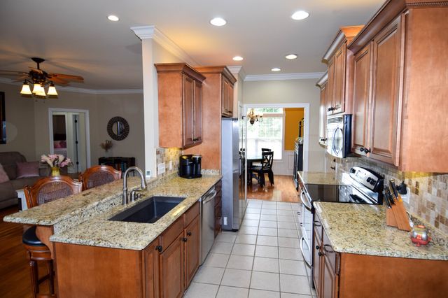1003 Roland Ct, Cottontown, TN 37048