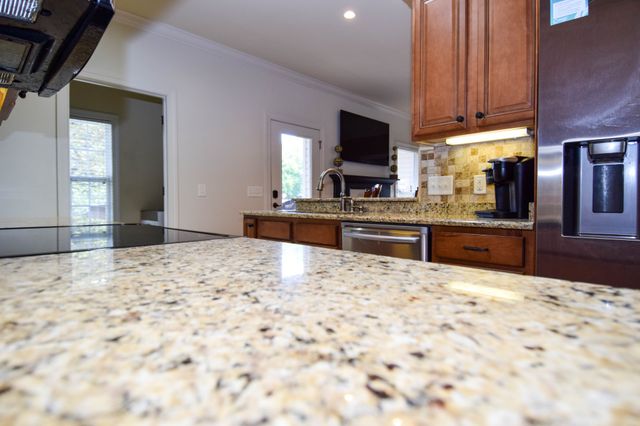 1003 Roland Ct, Cottontown, TN 37048
