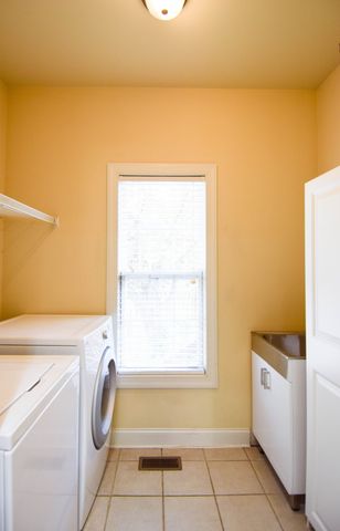 1003 Roland Ct, Cottontown, TN 37048