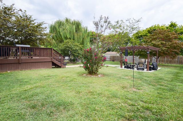 1003 Roland Ct, Cottontown, TN 37048