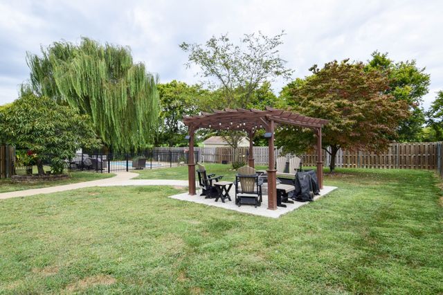 1003 Roland Ct, Cottontown, TN 37048