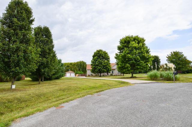 1003 Roland Ct, Cottontown, TN 37048