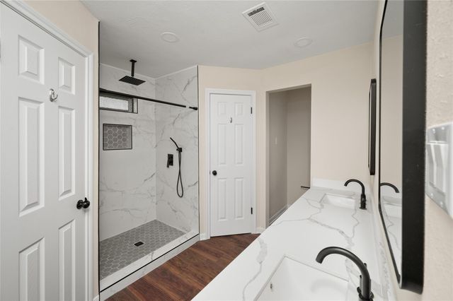 6215 Woodland Forest Drive, Houston, TX 77088