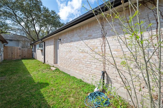 6215 Woodland Forest Drive, Houston, TX 77088