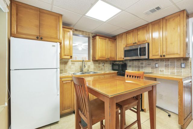 2 Kenmore Lane, Boynton Beach, FL 33435