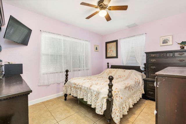 2 Kenmore Lane, Boynton Beach, FL 33435