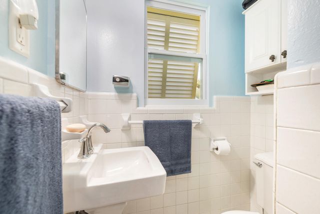 2 Kenmore Lane, Boynton Beach, FL 33435