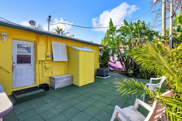 2 Kenmore Lane, Boynton Beach, FL 33435