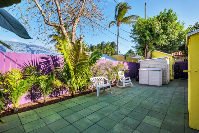 2 Kenmore Lane, Boynton Beach, FL 33435